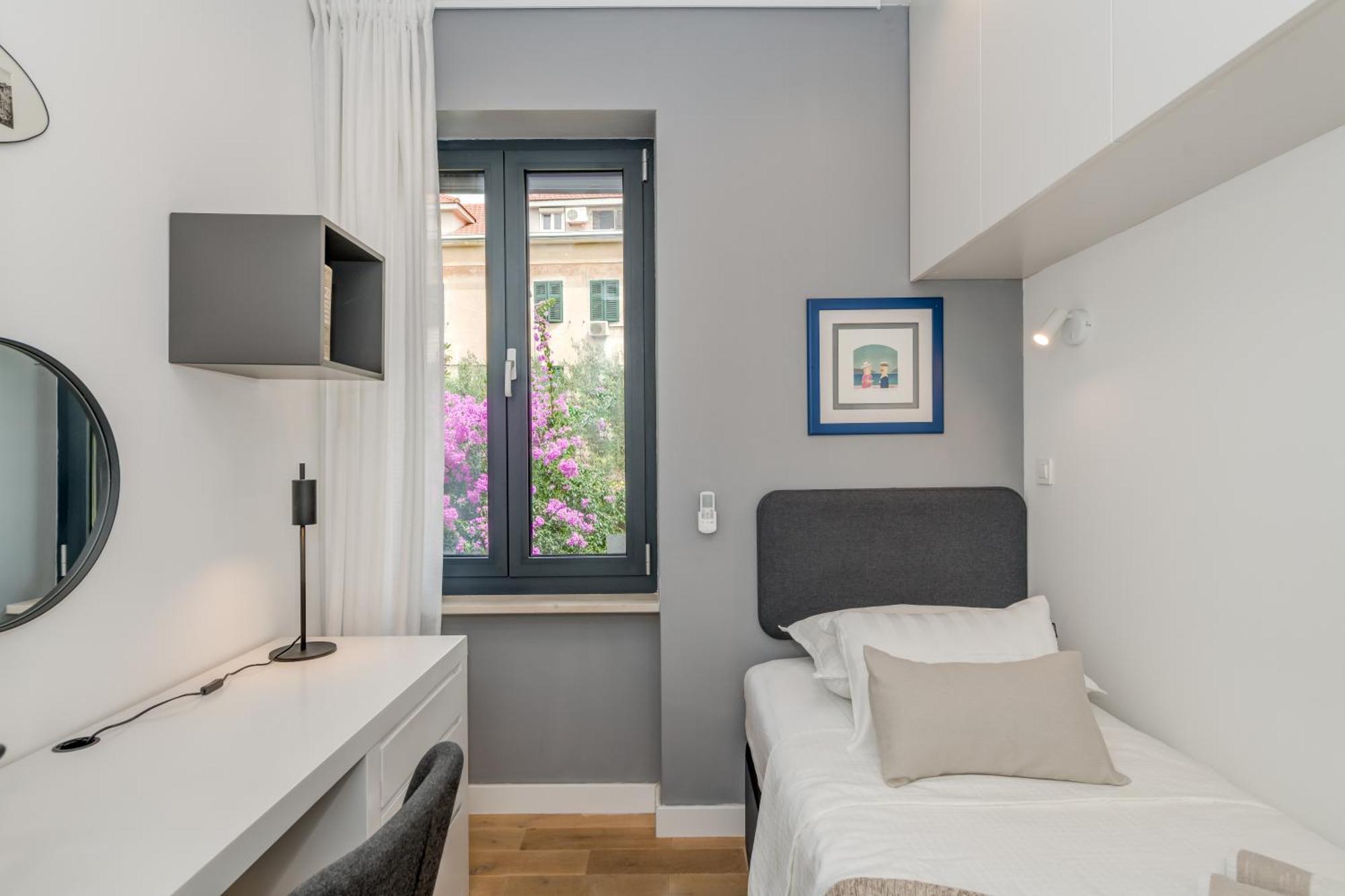 Top Location! Spacious Lux Apartment -5 Min From Beach & Centre Split Buitenkant foto